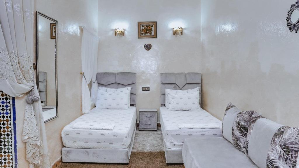 Postel nebo postele na pokoji v ubytování Authentic Riad Room- Escape