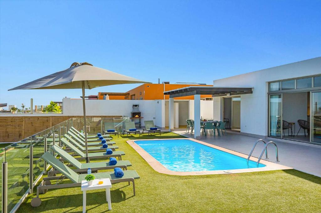 Bazén v ubytování Villa Opal by Villa Plus nebo v jeho okolí