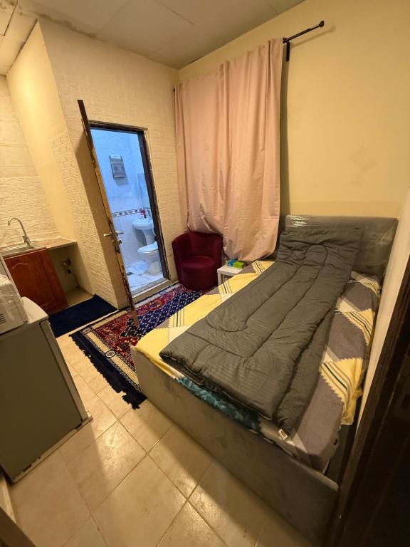 Voodi või voodid majutusasutuse Budget Friendly Studio 10 minutes to Zayed International Airport Abu Dhabi toas