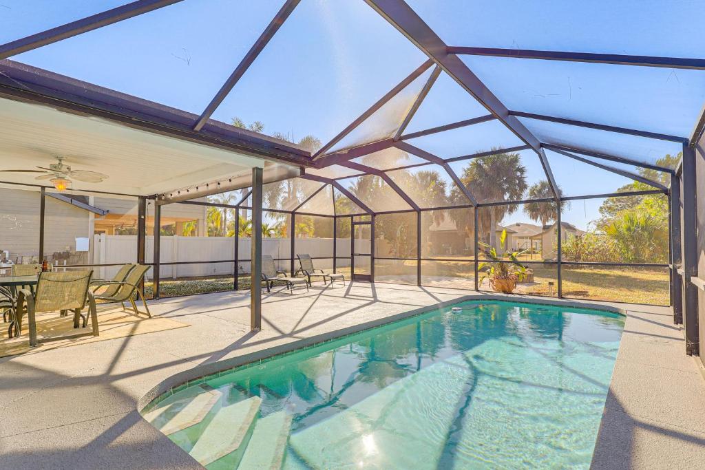 Πισίνα στο ή κοντά στο 5 Mi to Golf and Trails North Port Retreat with Pool