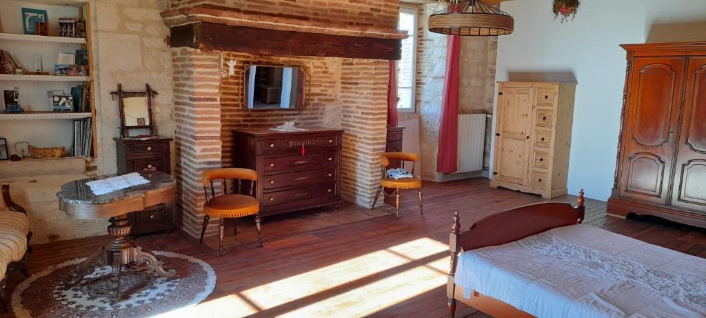 Ένα ή περισσότερα κρεβάτια σε δωμάτιο στο Chambre d'hôtes Domaine de Laubal