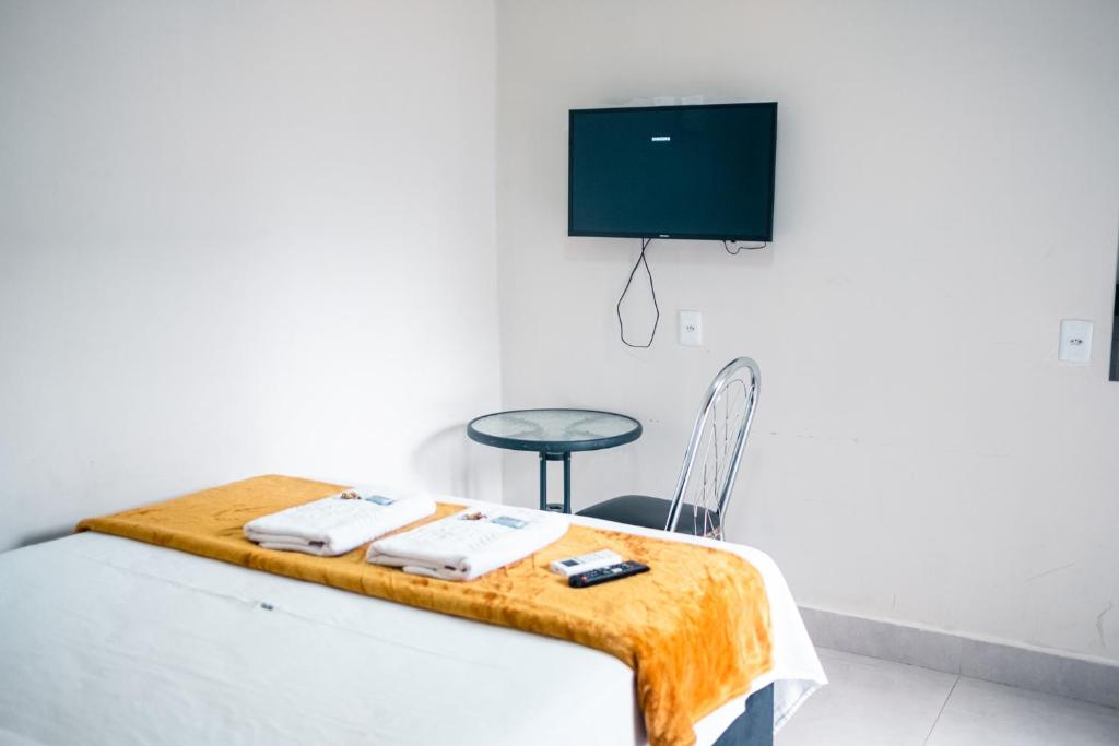 Un televizor și/sau centru de divertisment la Ami Hotel