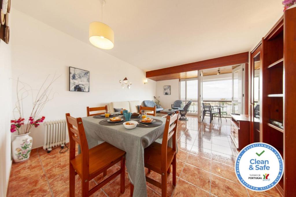 Χώρος καθιστικού στο B22 - Rising Sun 2 Bed Flat