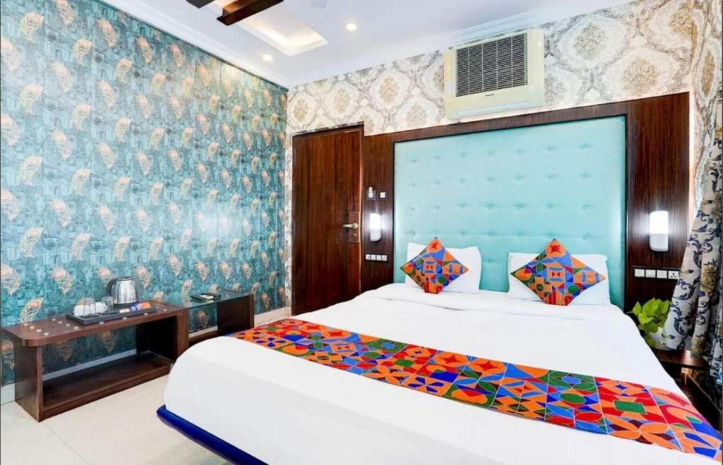 Ένα ή περισσότερα κρεβάτια σε δωμάτιο στο The Lakeside Haveli