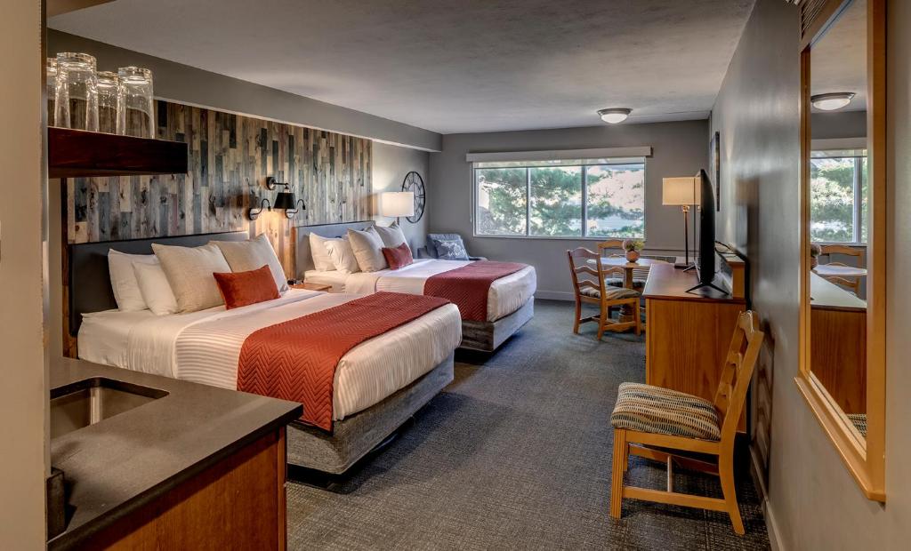 Giường trong phòng chung tại Crystal Mountain