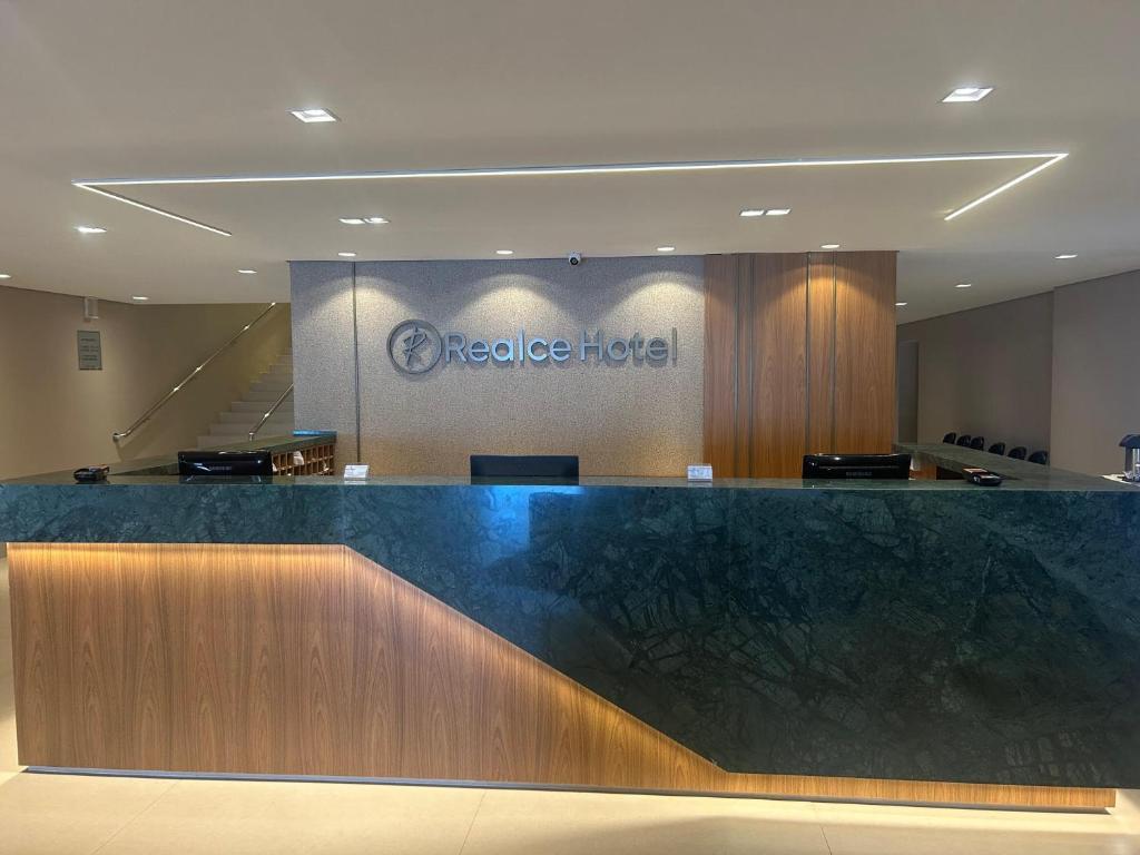 Ο χώρος του λόμπι ή της ρεσεψιόν στο Realce Hotel