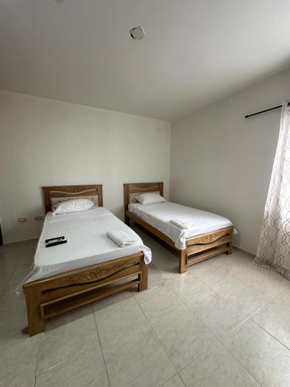 Una cama o camas en una habitación de Grande y Hermoso apartamento urbano