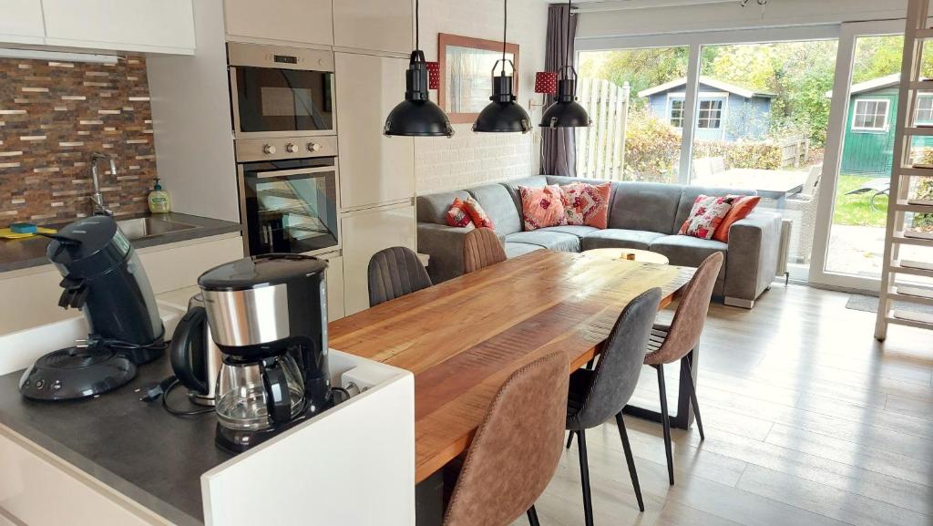 Η κουζίνα ή μικρή κουζίνα στο Vakantiehuis Ruby