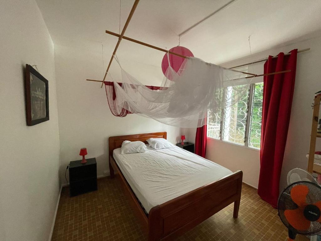 En eller flere senge i et værelse på Haut de maison à Deshaies proche de Grande Anse