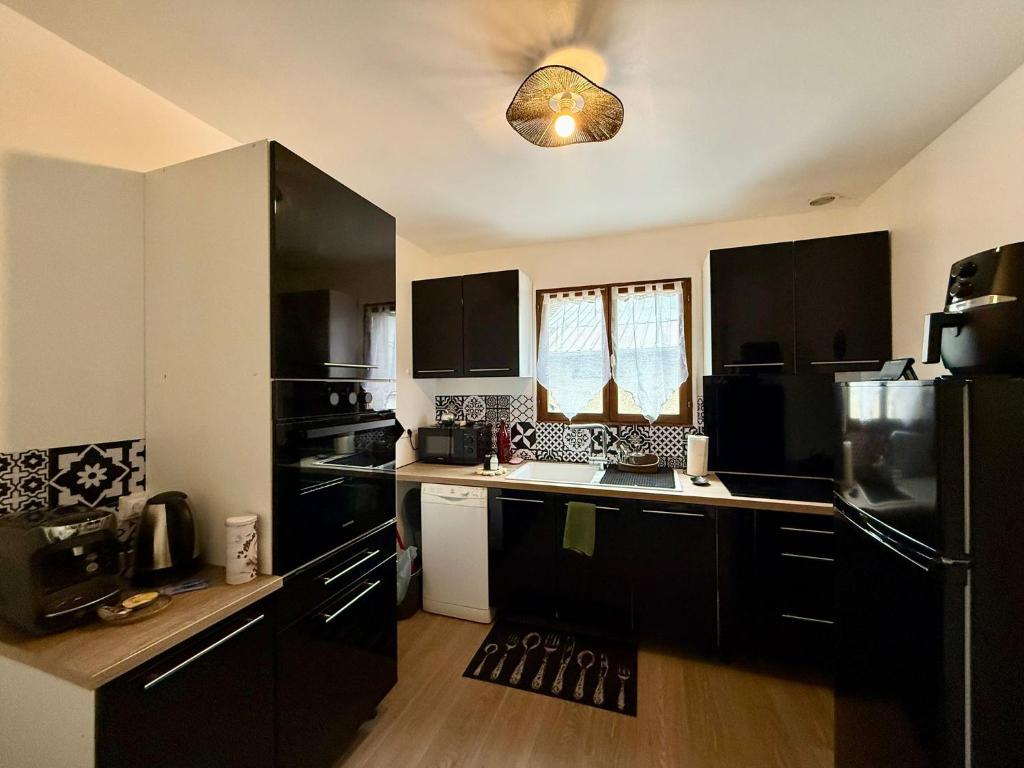 Køkken eller tekøkken på Studio Cosy 32 m2 hyper centre Châlons-en-Champagne