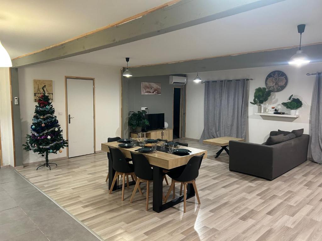 Istumisnurk majutusasutuses Maison de campagne très lumineuse au calme