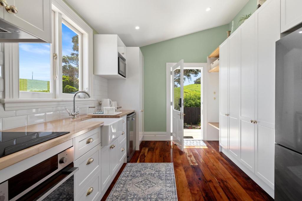 Køkken eller tekøkken på Luxury Coastal Escape - Pet Friendly