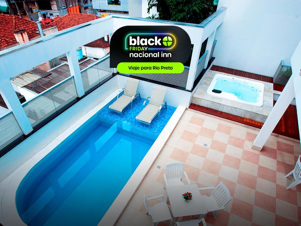 Πισίνα στο ή κοντά στο Hotel Dan Inn São José do Rio Preto by Nacional Inn