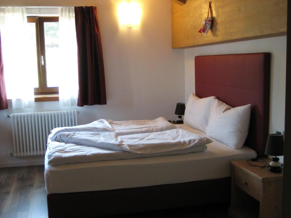 Postel nebo postele na pokoji v ubytování RTA Hotel Le Vallene