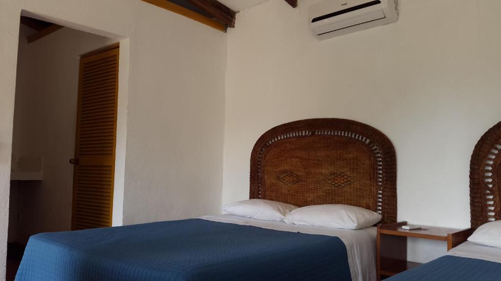 Postel nebo postele na pokoji v ubytování Karahe Beach Hotel