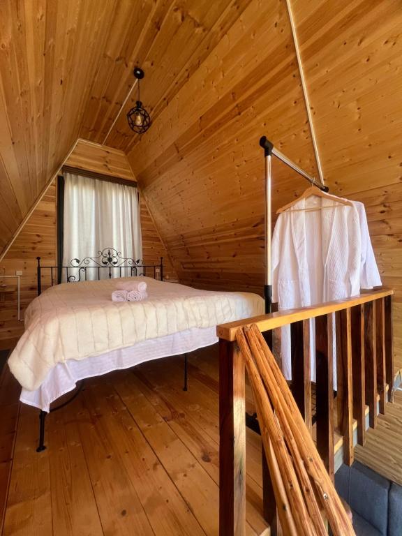 a bedroom with a bed in a wooden cabin at Cottege Merisi's Side in Merisi