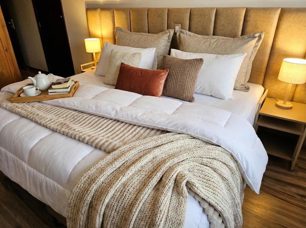 Postel nebo postele na pokoji v ubytování Atalaia Palace Hotel