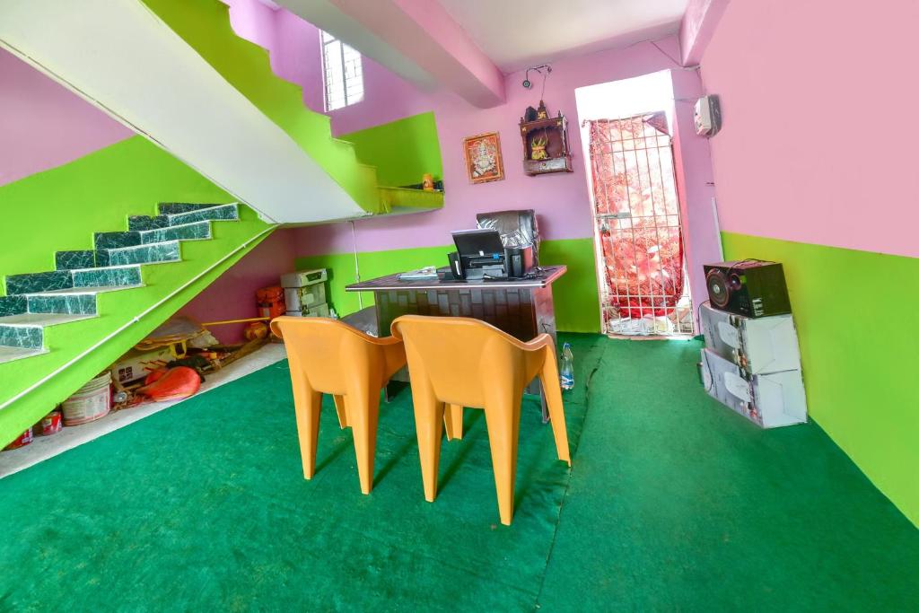 Una cocina o cocineta en Hotel O Lucky Guest House