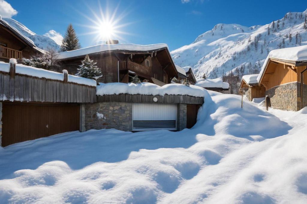 a pile of snow in front of a house at 3 chambres - Plan des Reines - 356 - Happy Rentals in Chamonix-Mont-Blanc
