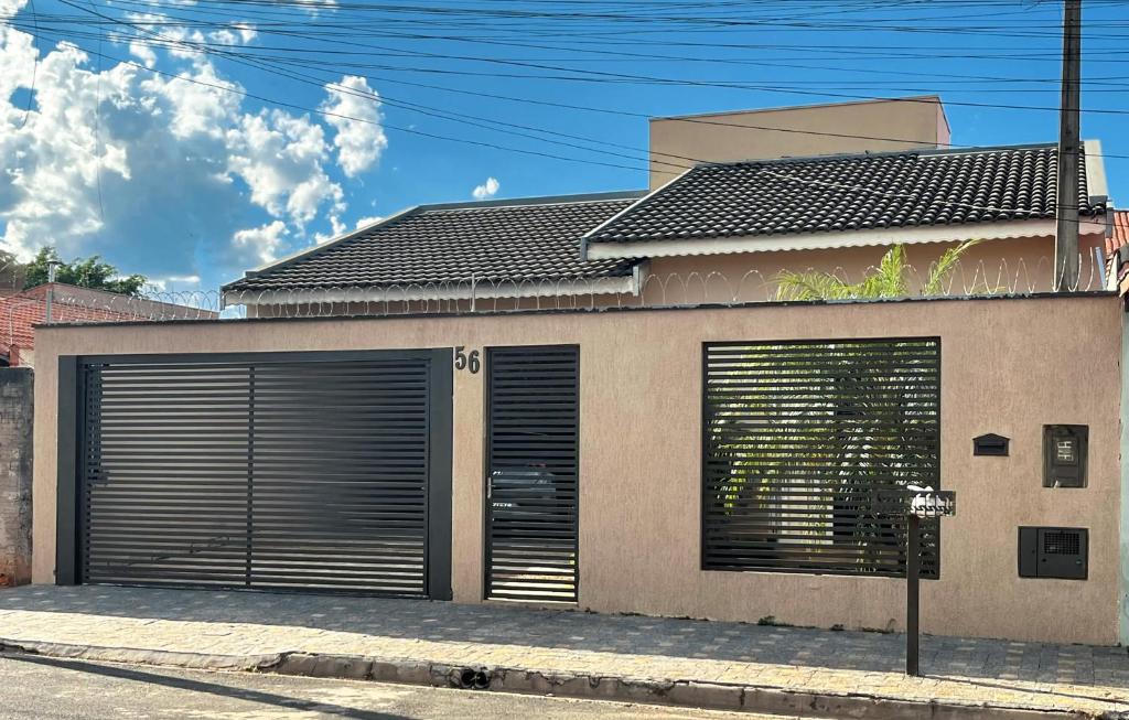 Το κτήριο όπου στεγάζεται  η παραθεριστική κατοικία