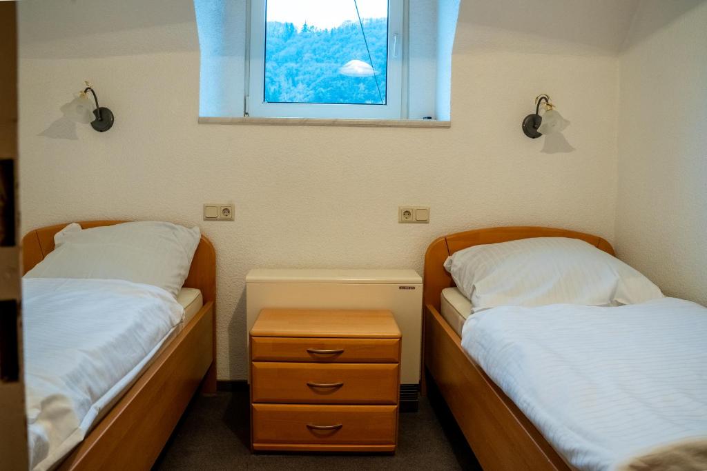 Ένα ή περισσότερα κρεβάτια σε δωμάτιο στο Mosella FeWo