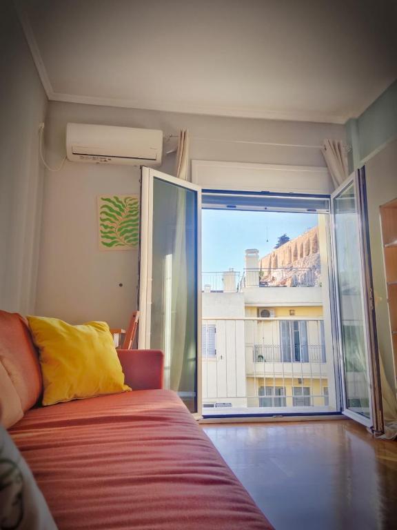 Cosy Plaka flat with view of Acropolis Parthenon