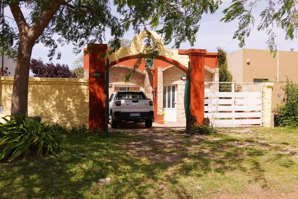 a car parked in the driveway of a house at Los colibríes in Necochea