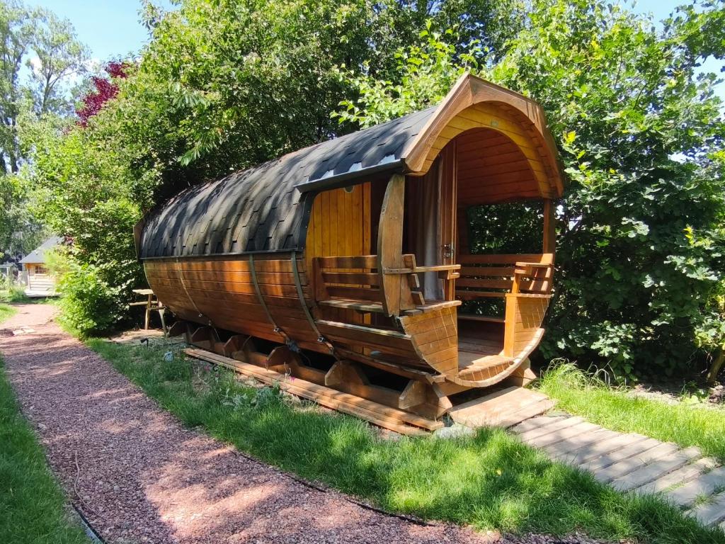 Κήπος έξω από το Le Tonneau insolite Bacchus - Le Souffle du Saule - SPA