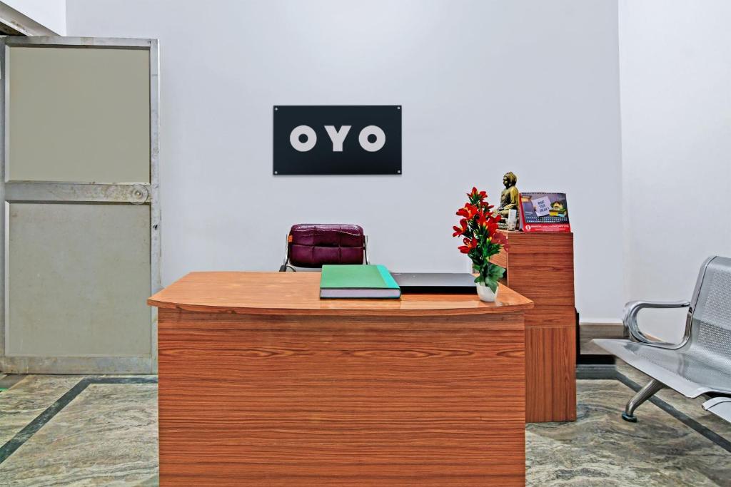 El lobby o recepción de Hotel O Home Elite Stay Near Shri Shri Shiridi Sai Mandir