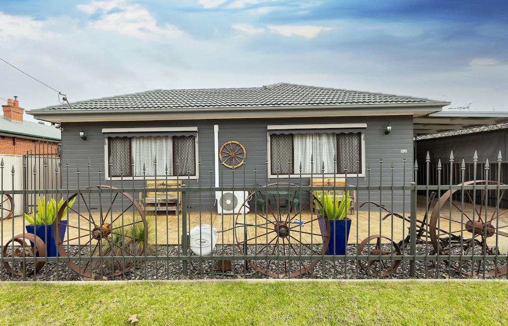 Το κτήριο όπου στεγάζεται  το διαμέρισμα