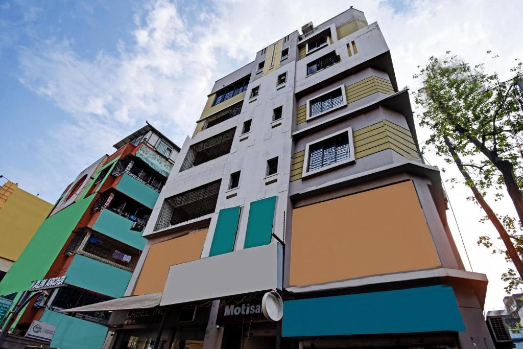 a tall building with yellow and blue windows at Super Collection O Motisarai in Kolkata