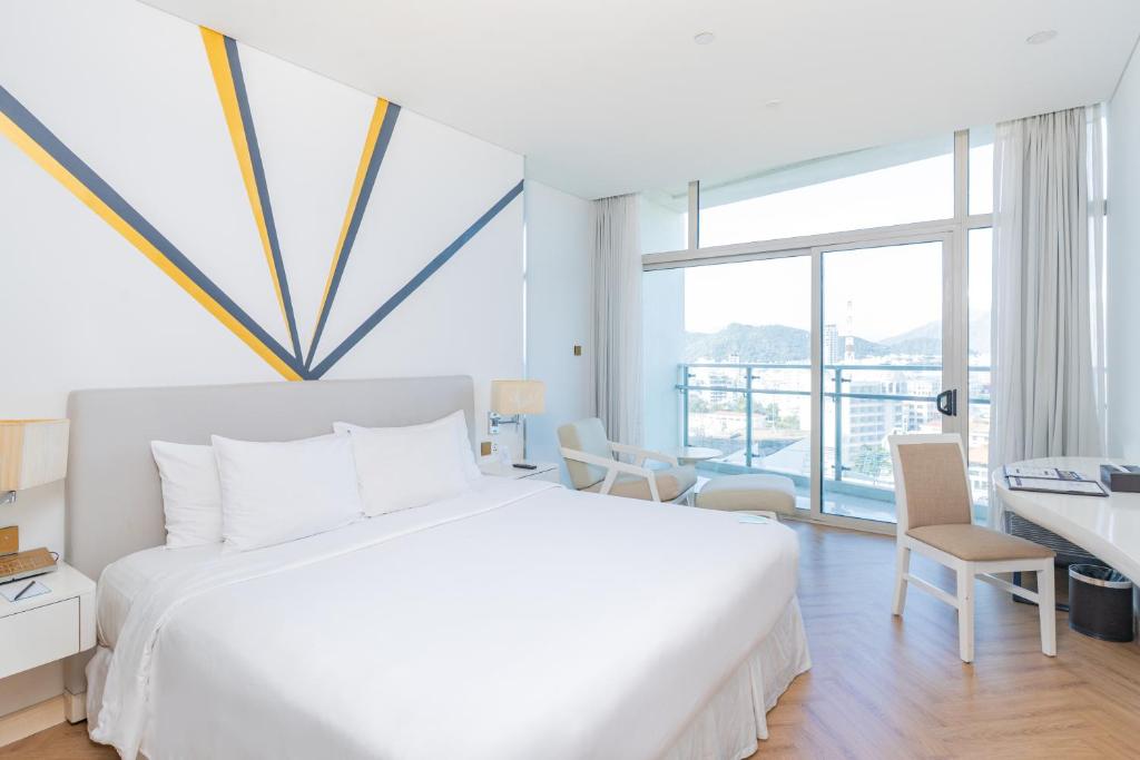 Grand Royale Double Room with Partial Sea View