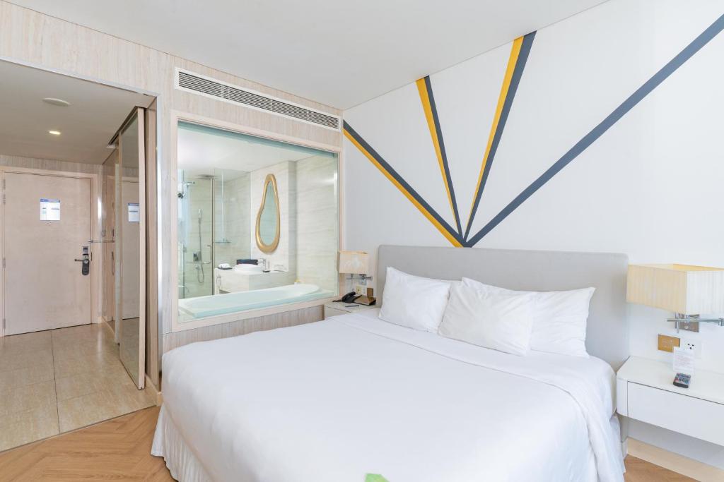 Grand Royale Double Room with Partial Sea View