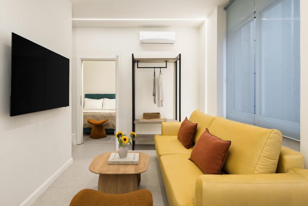 Μια τηλεόραση ή/και κέντρο ψυχαγωγίας στο Downtown Deluxe Apartment on Tsimiski - By Nuvia Domus