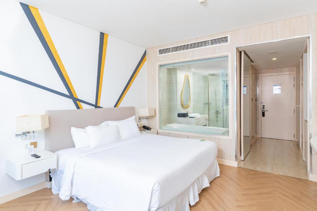 Grand Deluxe Double room with Partial Sea View