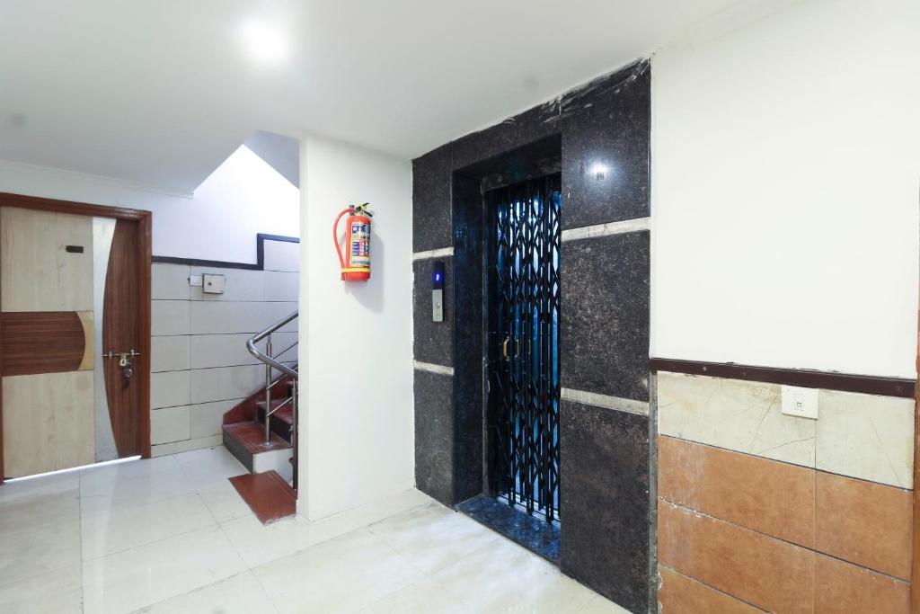 Et badeværelse på Hotel O by OYO V Square