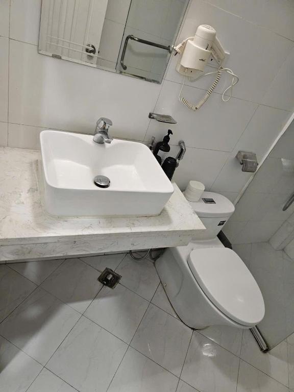 Ένα μπάνιο στο CoNes Hotel