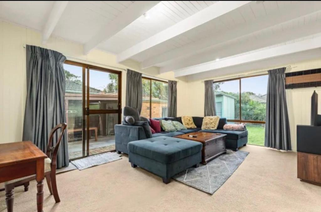 Χώρος καθιστικού στο Sweet Home in Glen Iris