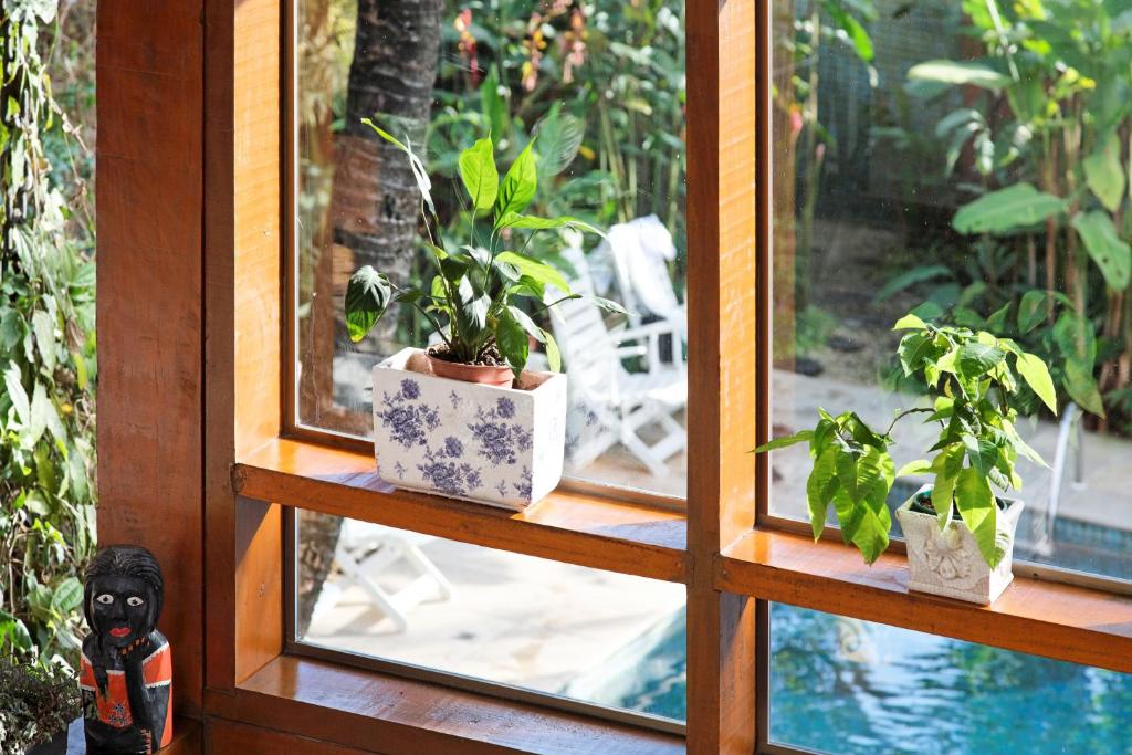 A piscina localizada em Pousada Terra Juquehy ou nos arredores
