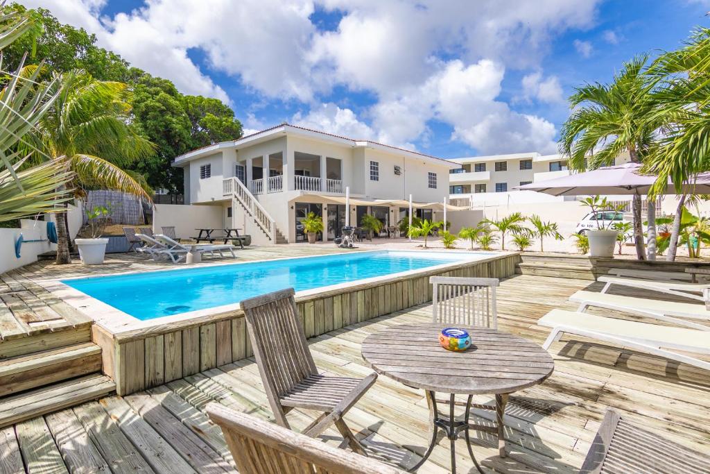 Hồ bơi trong/gần INDIGO Apartments & Suites - 'Adults Only'