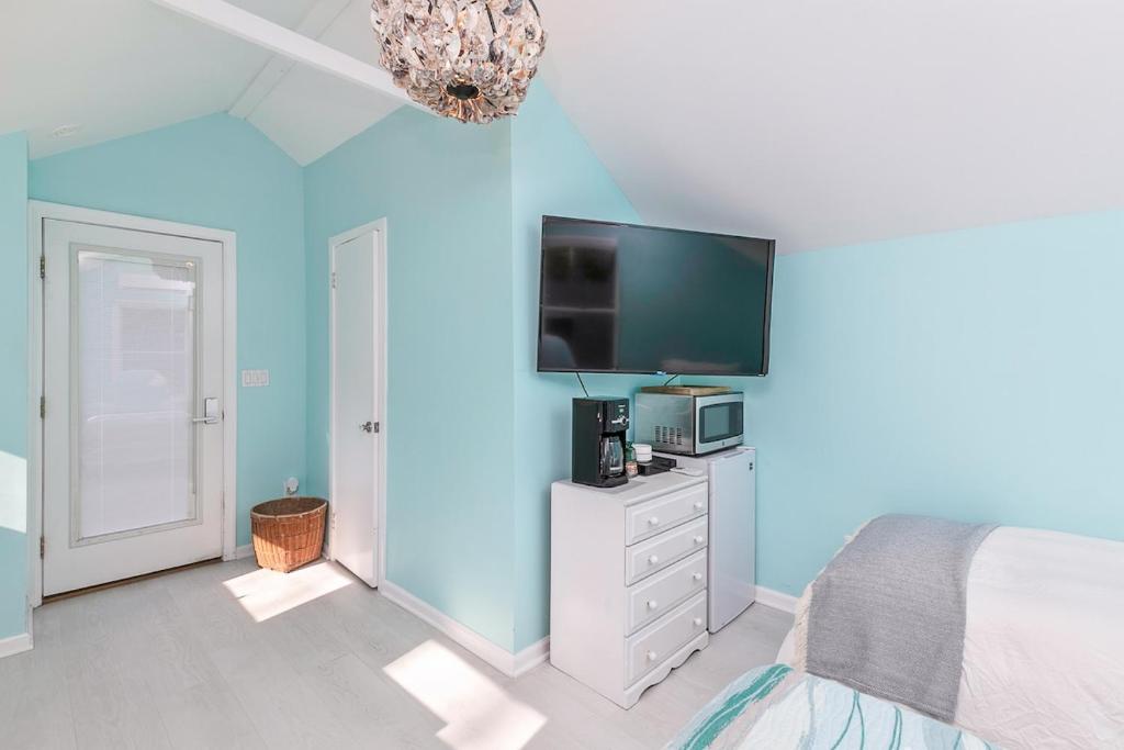 Nhà bếp/bếp nhỏ tại Tennis & Sea Escape - Hydrangeas in the Hamptons