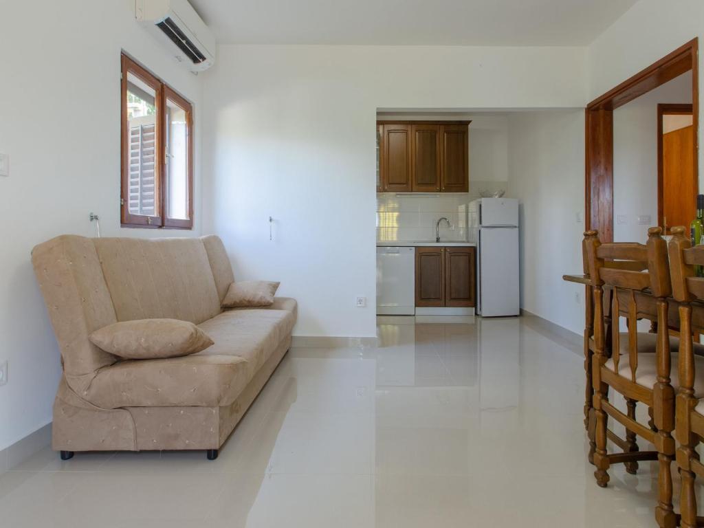 Illustration of Finding Panoramic Apartment Options