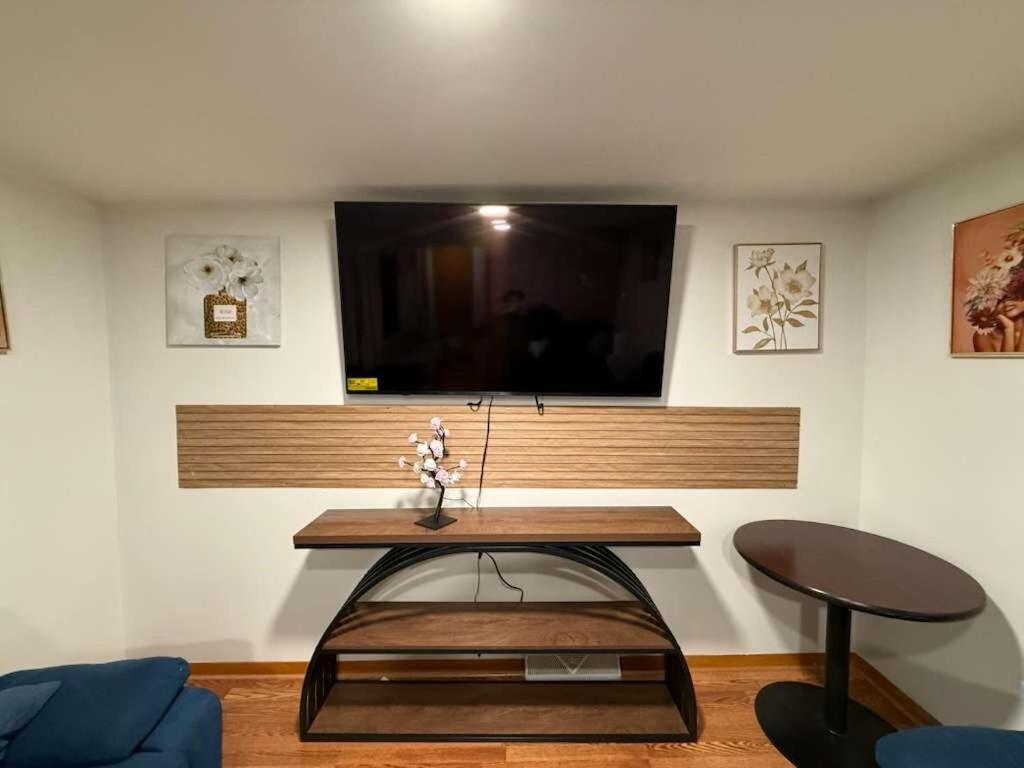 Fotografie z fotogalerie ubytování Sleep12-16guests ranch in West Seneca entire house v destinaci Buffalo