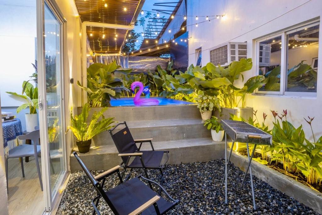 Posezení v ubytování Villa Daluyon Vigan with Jacuzzi and Outdoor Cinema 5 Mins to Crisologo