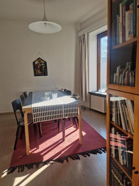 Knihovna v apartmánu