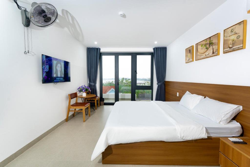 Ένα ή περισσότερα κρεβάτια σε δωμάτιο στο Phú Châu Motel