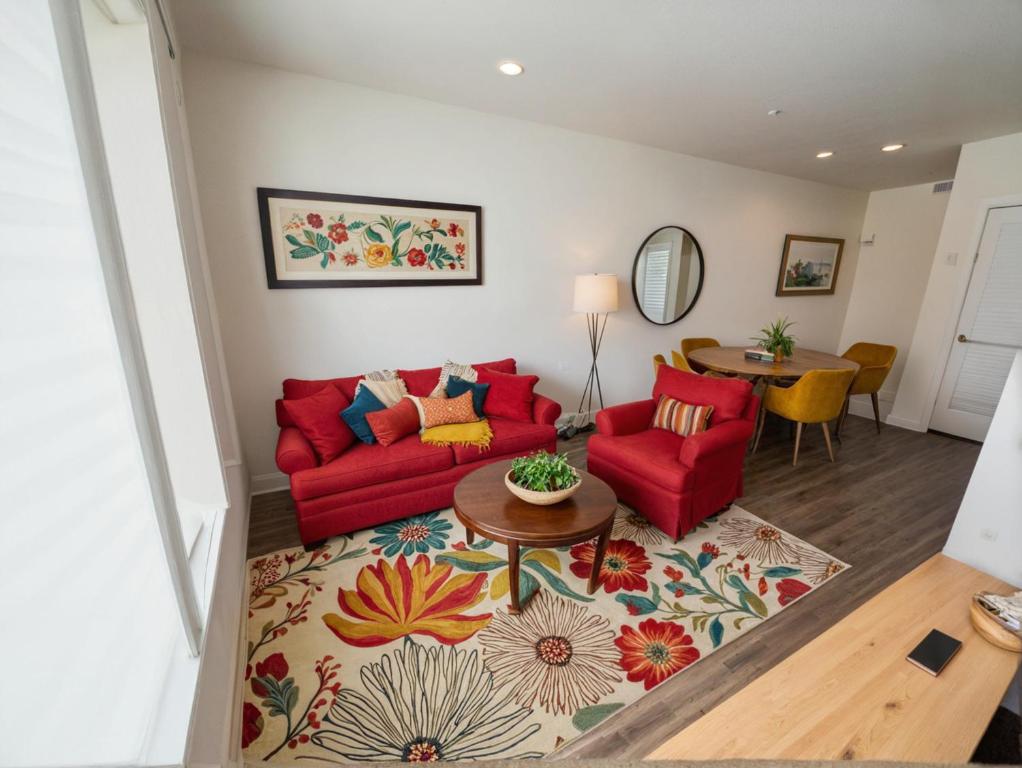 Posezení v ubytování Modern Luxury Apartments in the Heart of Los Angeles