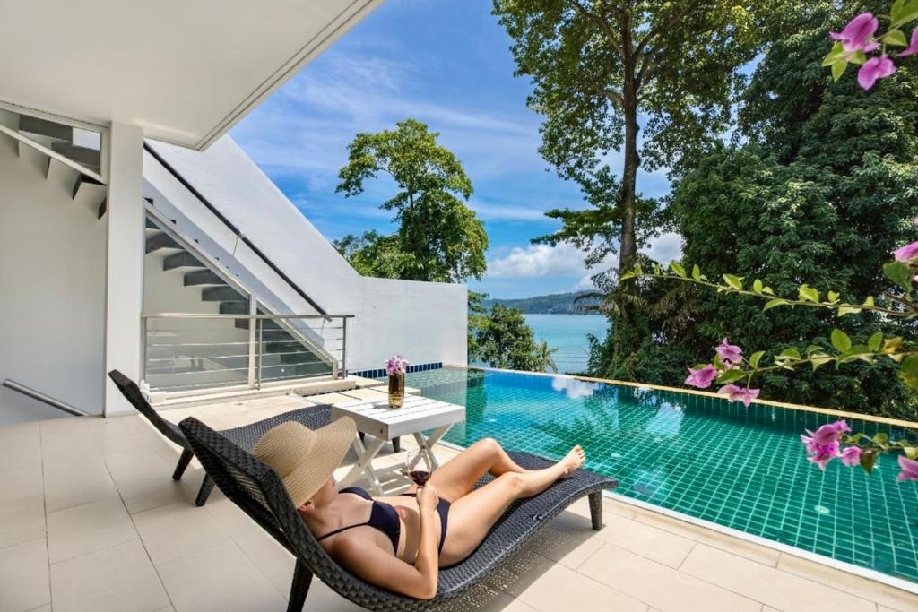 Бассейн в Private 3-Storey Pool Villa Atika 10, for 7, views of Patong Bay или поблизости