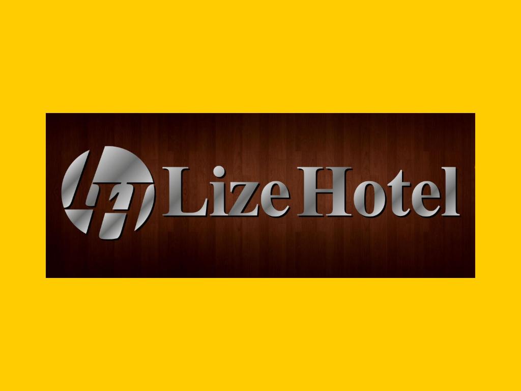 a sign for a la live hotel with a yellow background at Lize Hotel Rodoviária in Campinas