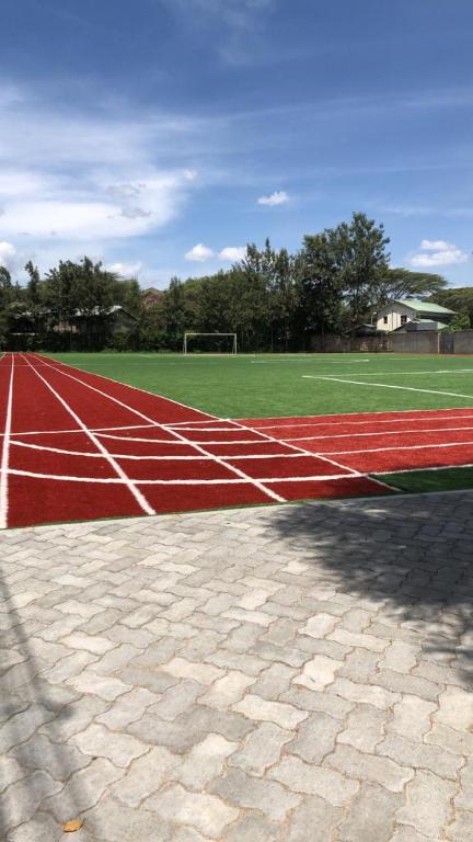 Tenis a/nebo squash v ubytování Olerai field nebo okolí
